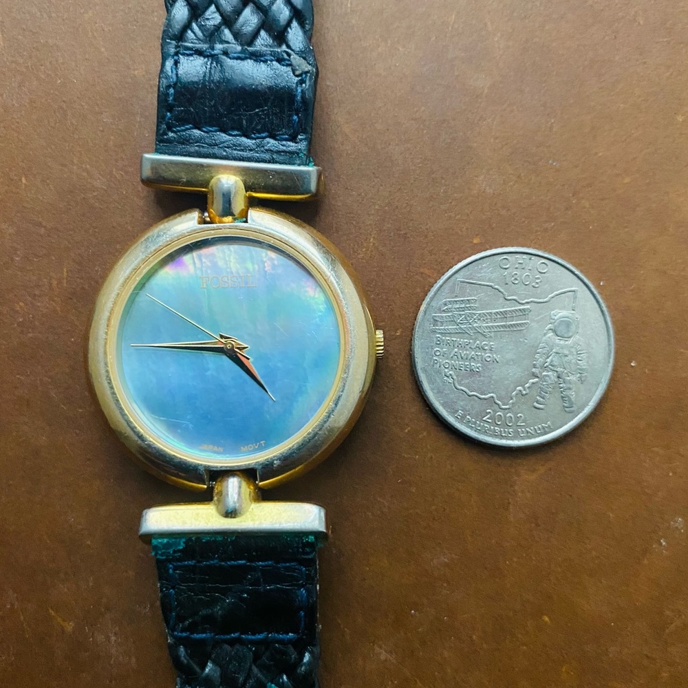 Vintage 1980s Fossil Blue Mother-of-Pearl Dial Watch - Picture 6 of 7